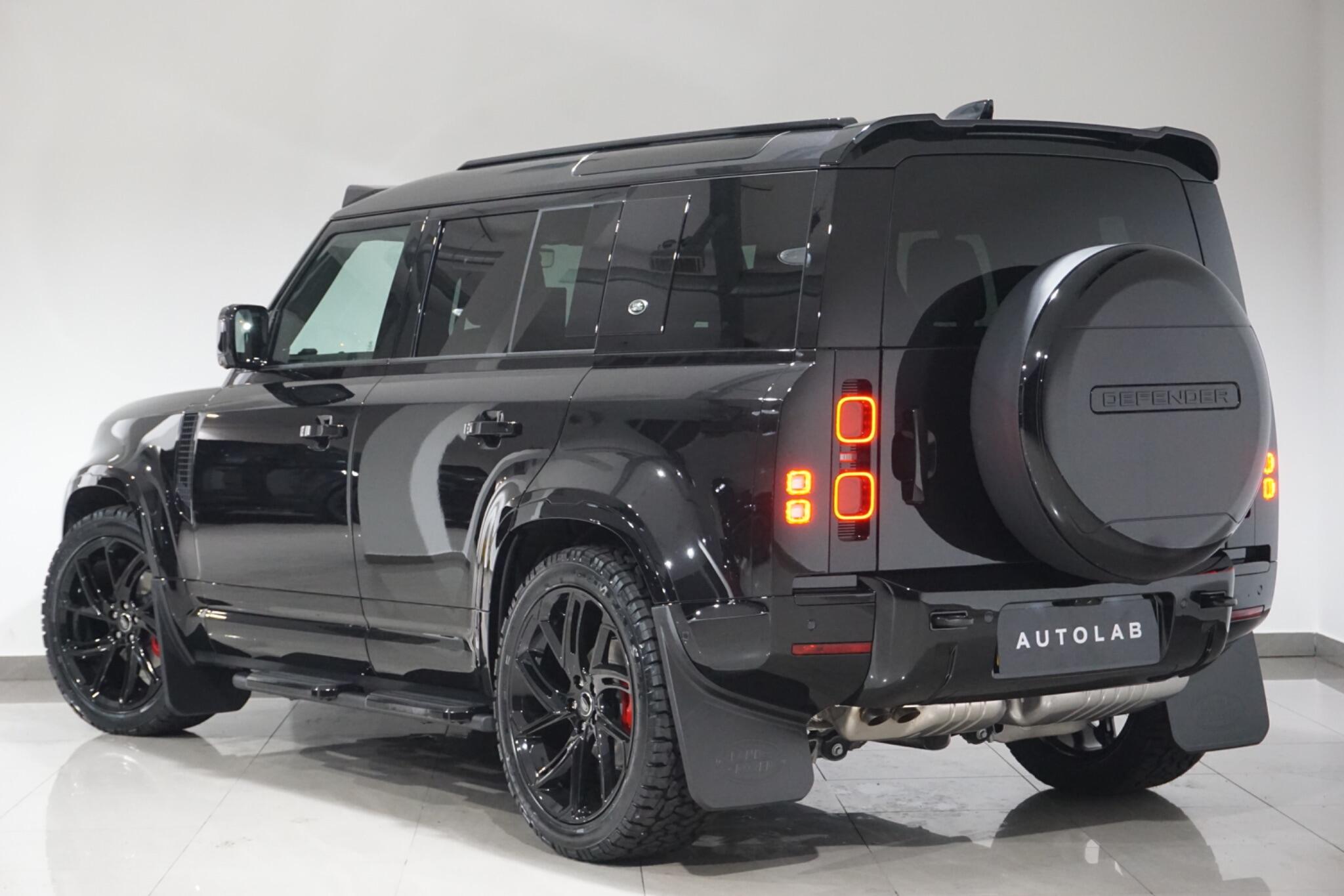 Land Rover Defender 110 3.0 D300 MHEV X-Dynamic HSE Auto 4WD Euro 6 (s/s) 5dr